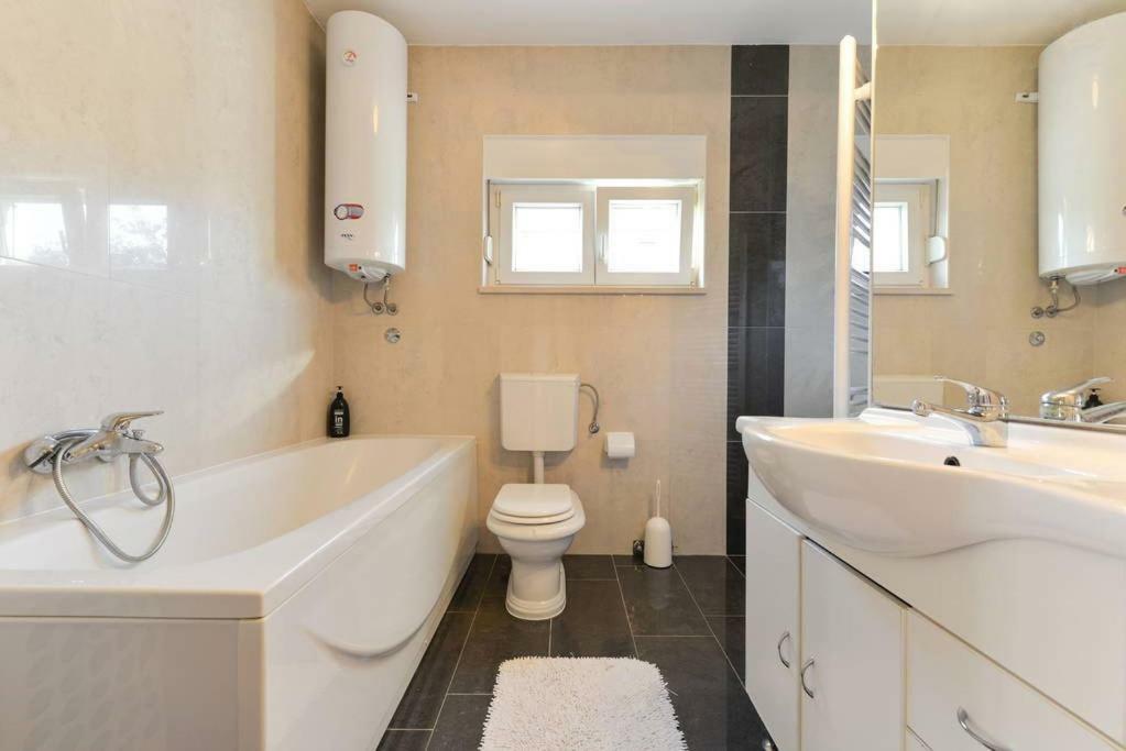 Miro Apartment Zadar Bagian luar foto